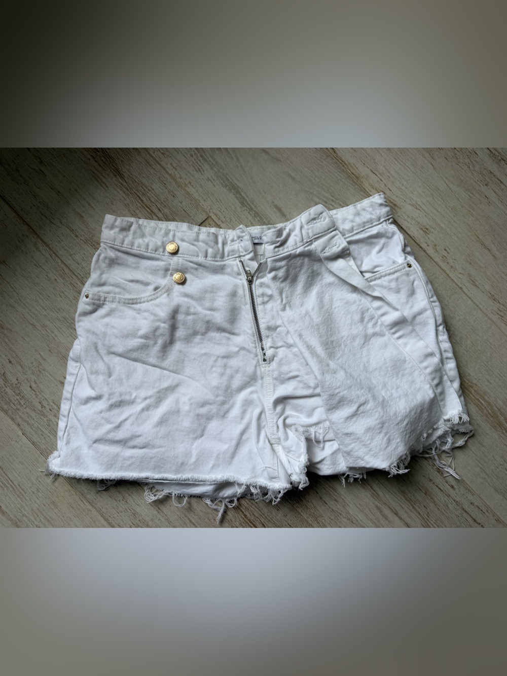 Zara White Denim Frayed Skort with Gold Buttons - Picture 2 of 7
